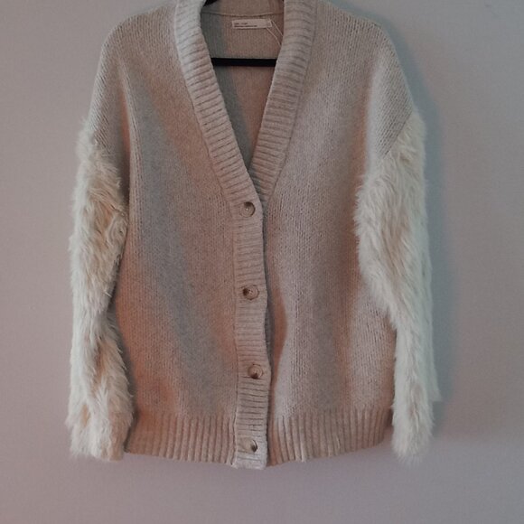 OAK + FORT cream cardigan with faux fur sleeves - Picture 3 of 10